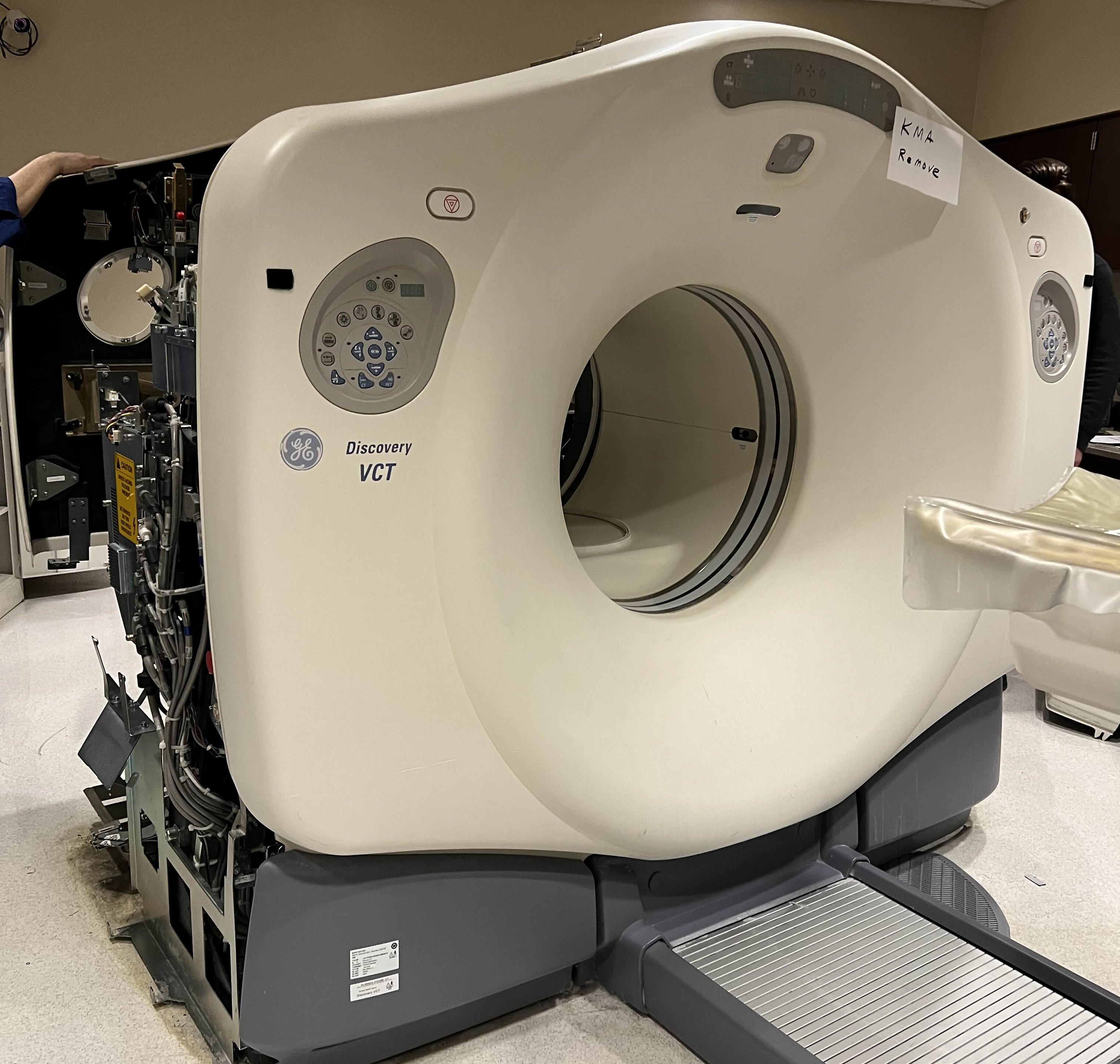 Equipo de imagenología en proceso de instalación – Hauss Medical